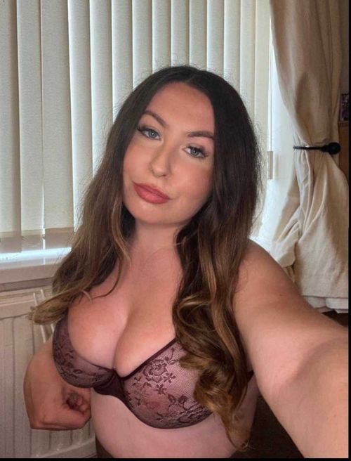 Chlo Chloellewellx Onlyfans Nude And Photos